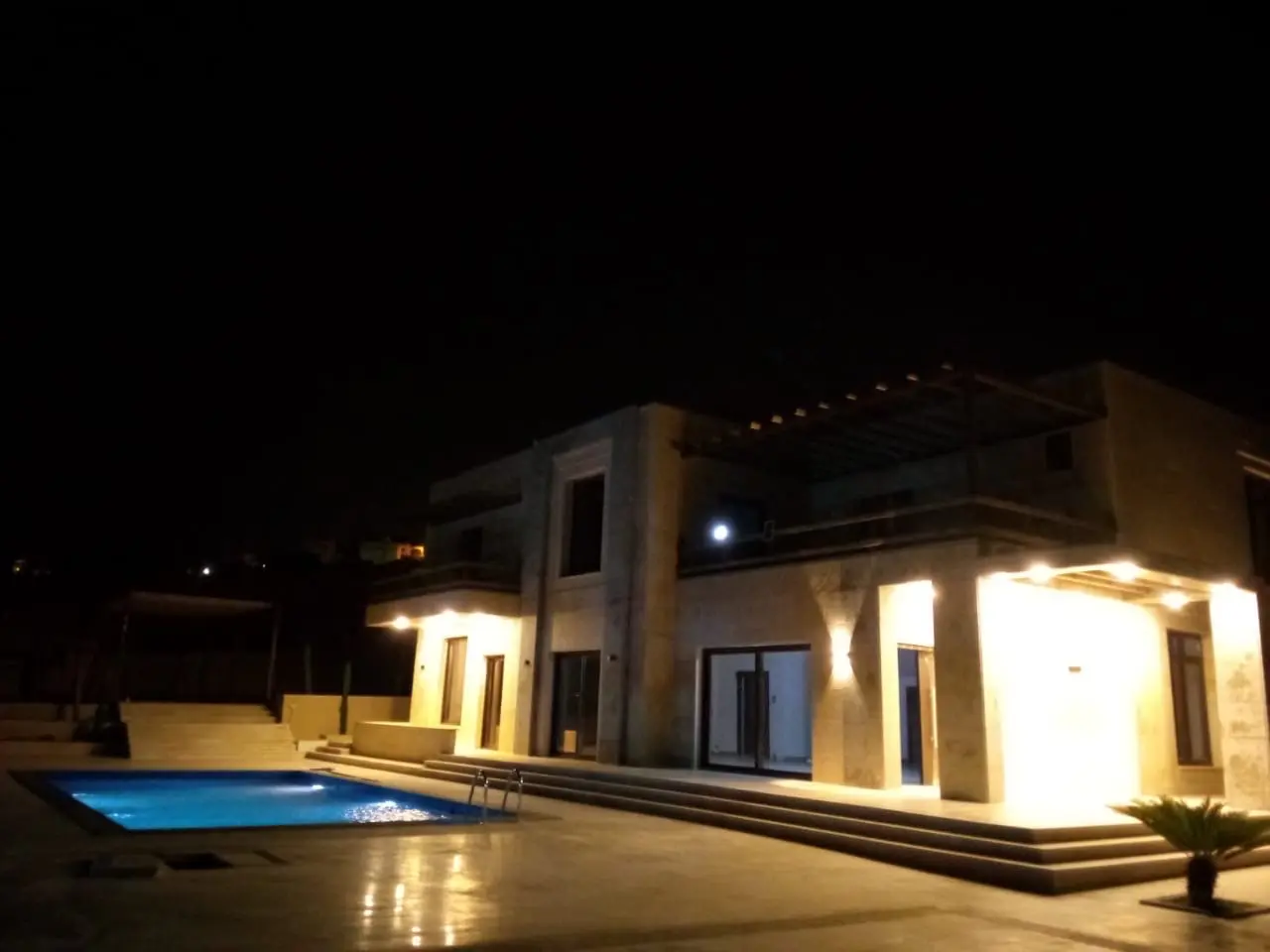 فبلا مودرن حديثة البناء