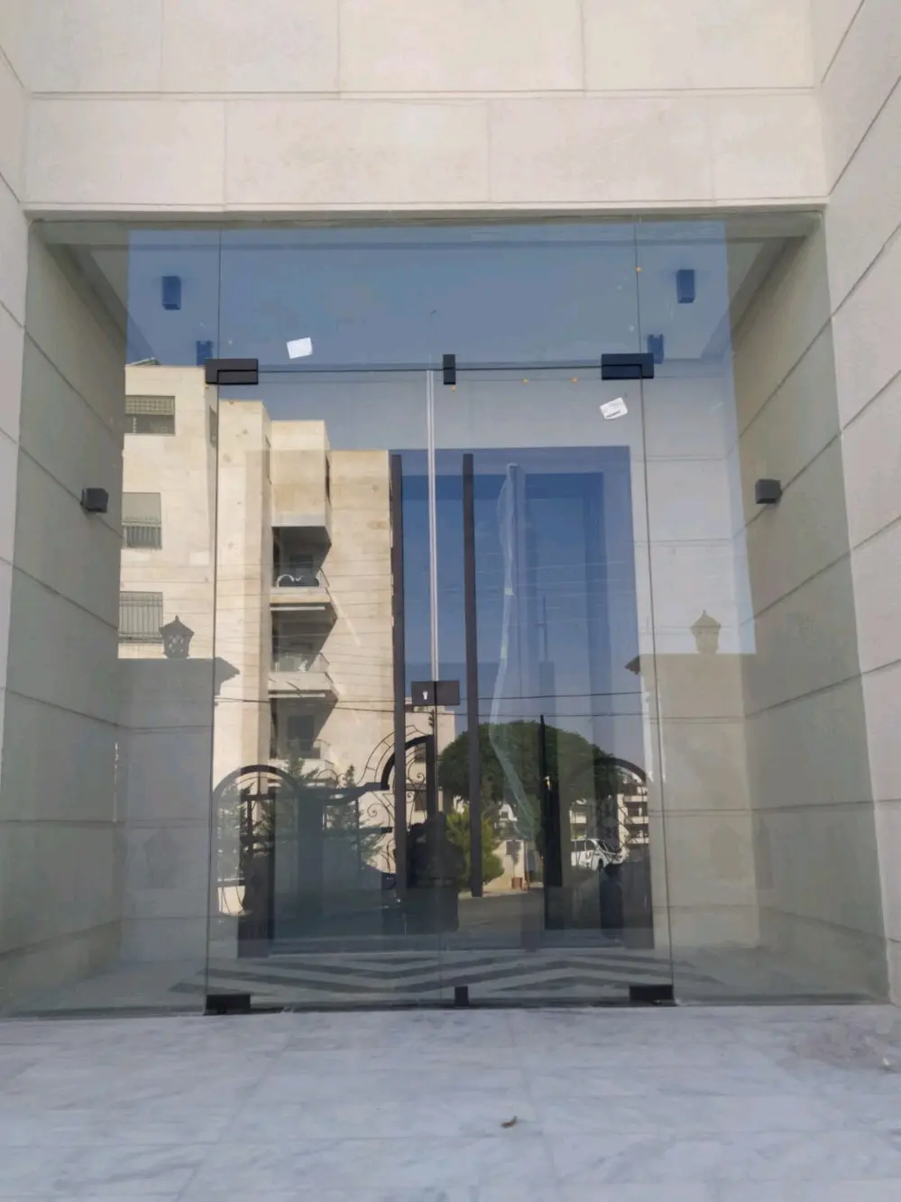ابوشقرة للسيكوريت والزجاج