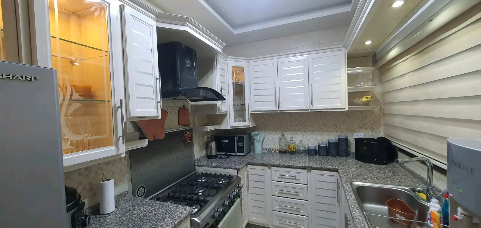 شقة سوبر ديلوكس بناء حديث ، نادي السباق شيك المطار