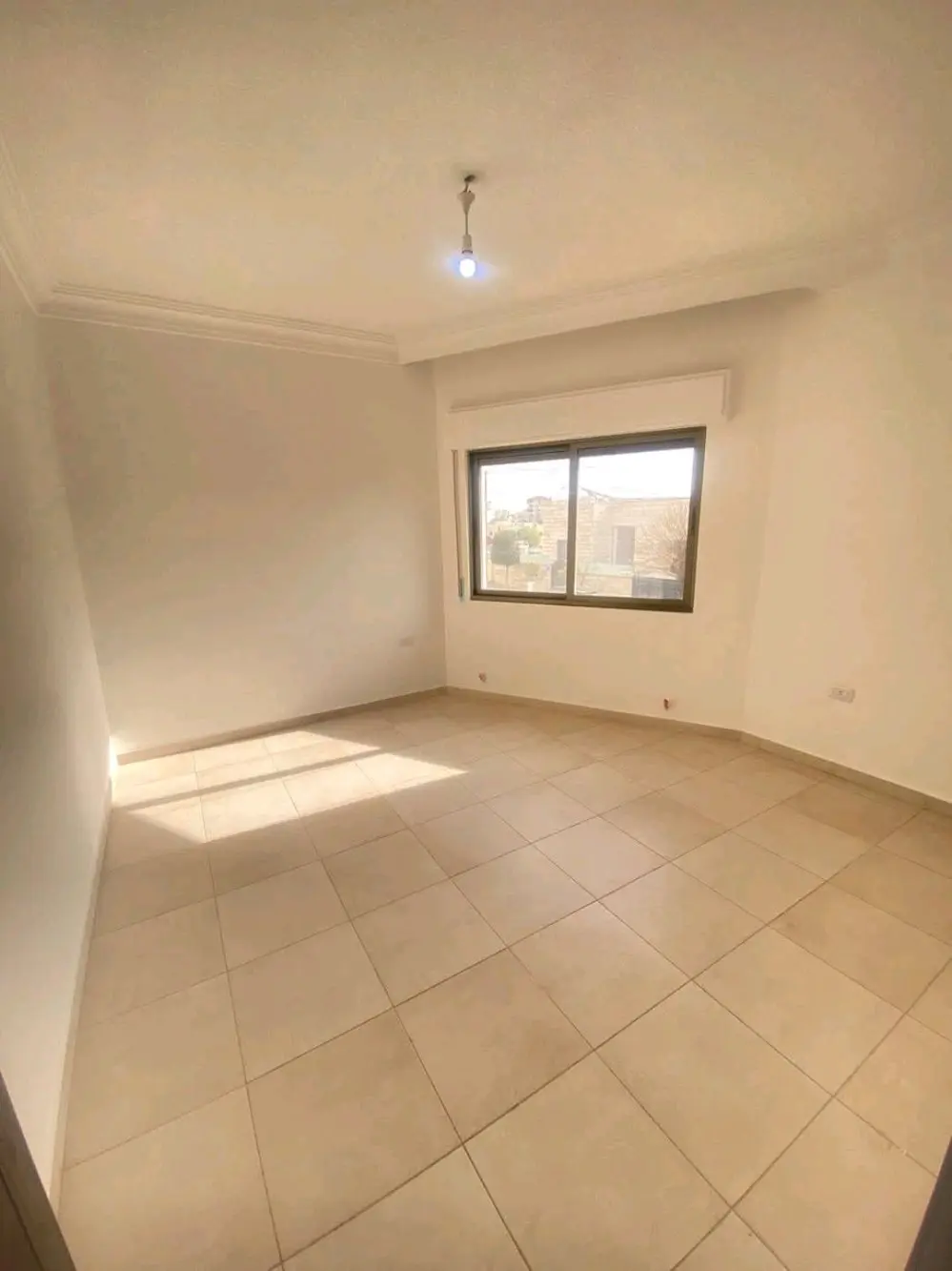 شقة جديدة طابق ثاني للبيع في ابو نصير حي الضياء بدفعة واقساط من المالك مباشرة