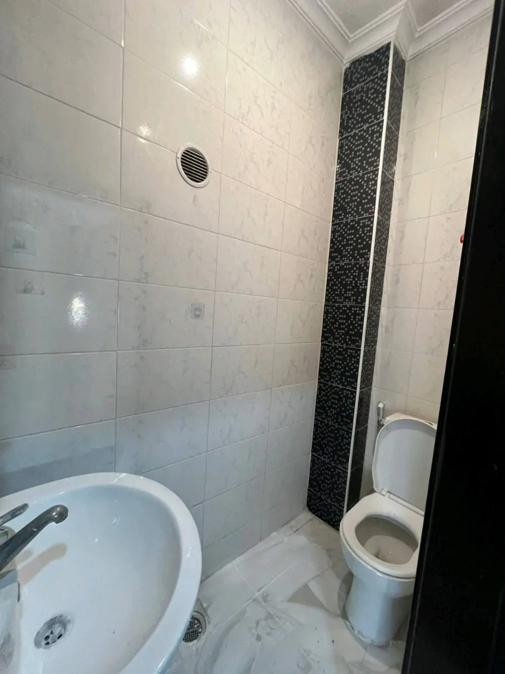 شقه طابق ثالث للبيع مساحه 120 م