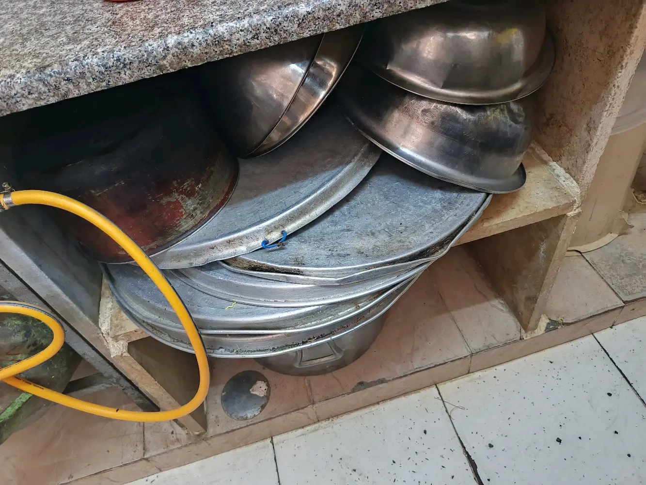 عدة مطعم كاملة