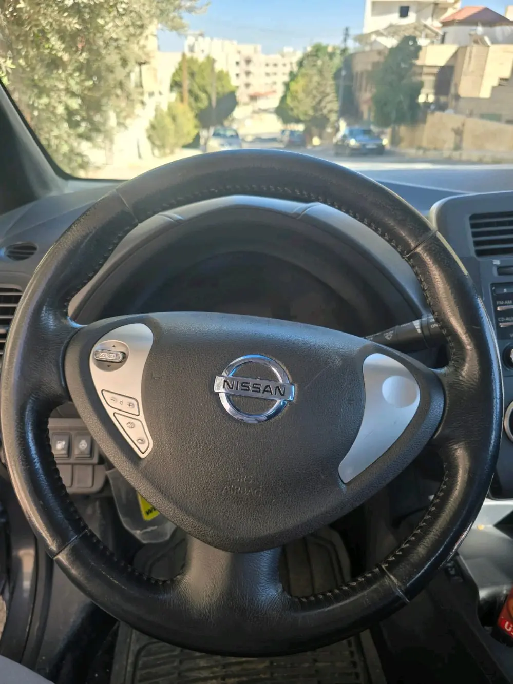 نيسان ليف ٢٠١٣ ٨ بار