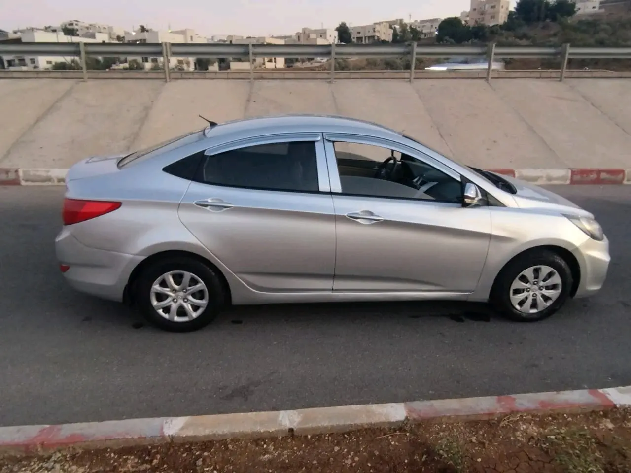 هيونداي اكسنت 2015 لون سلفر ماتور 1600 فحص 3 جيد