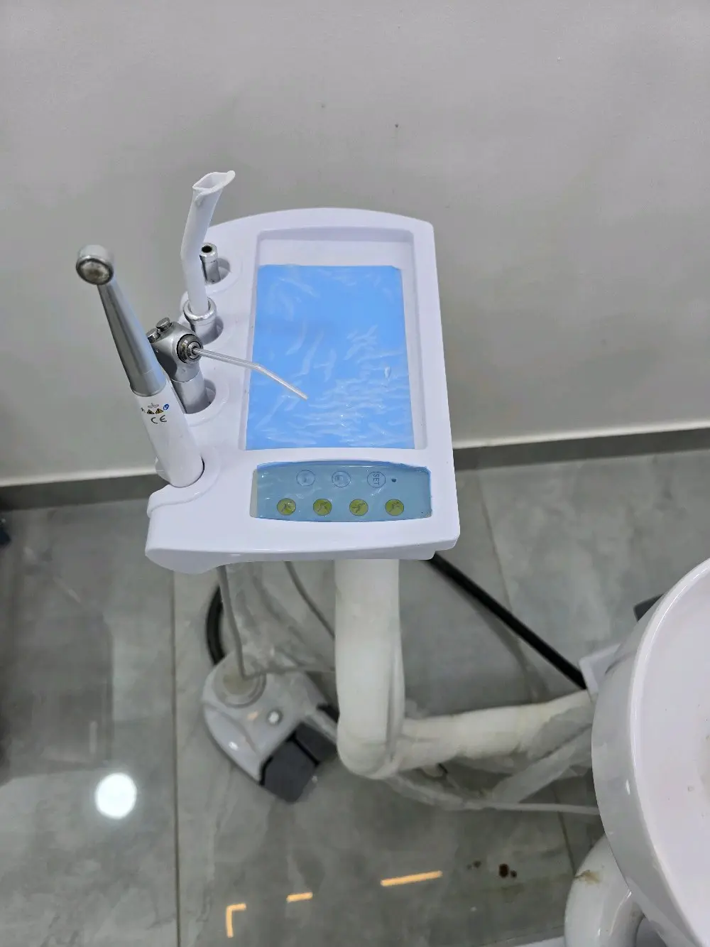 كرسي أسنان وأدوات عيادة أسنان وطب عام للبيع