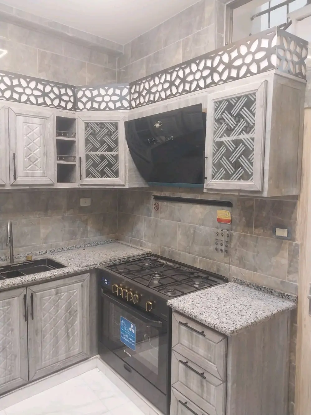 تفصيل مطابخ المنيوم وشبابيك واباجورات وصيانه اباجورات ومناخل