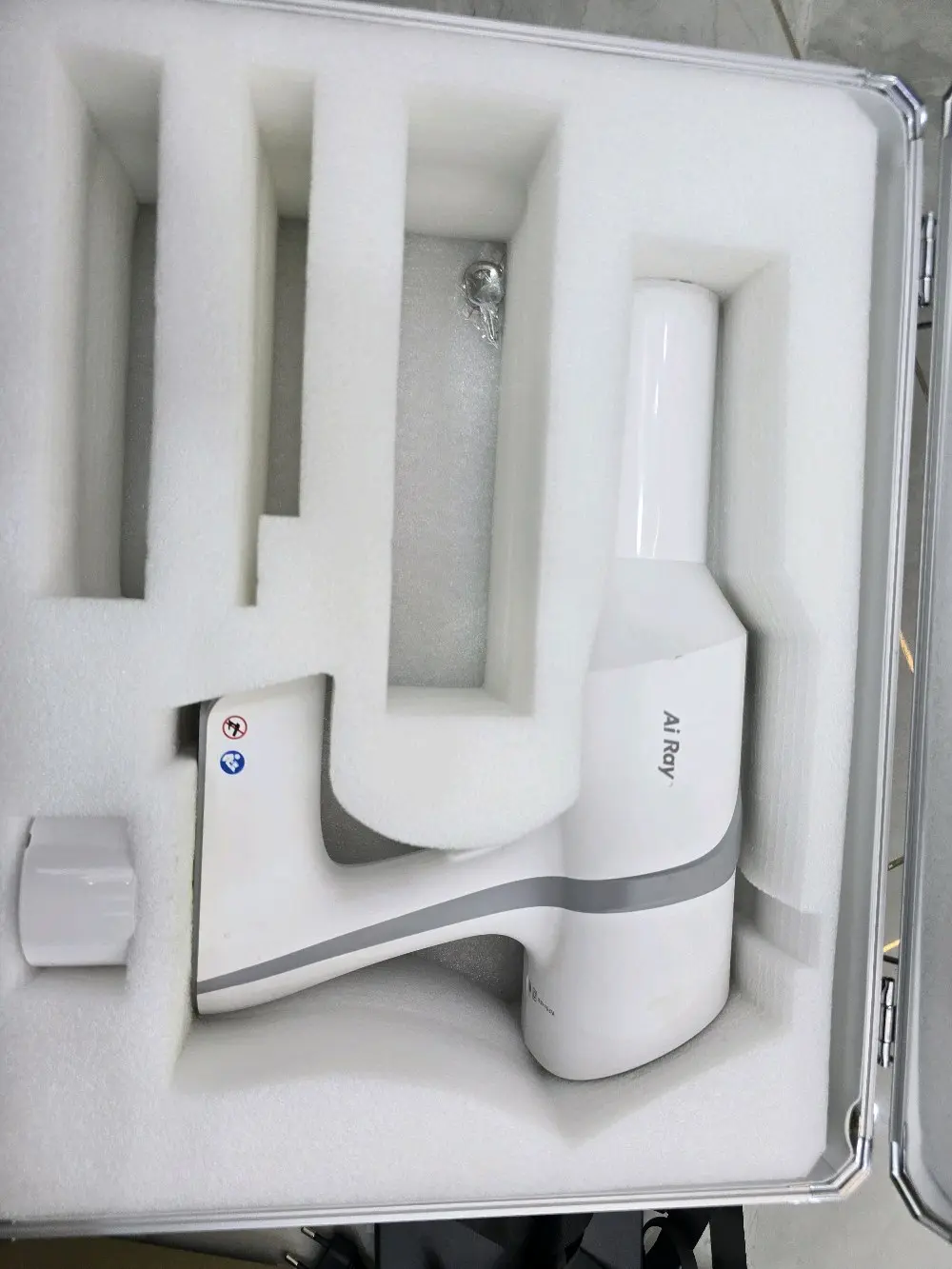 كرسي أسنان وأدوات عيادة أسنان وطب عام للبيع