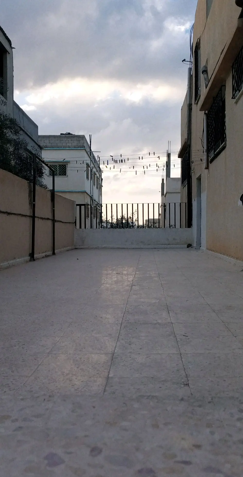 بيت مستقل بالإضافة لتسوية بمدخل مستقل للبيع