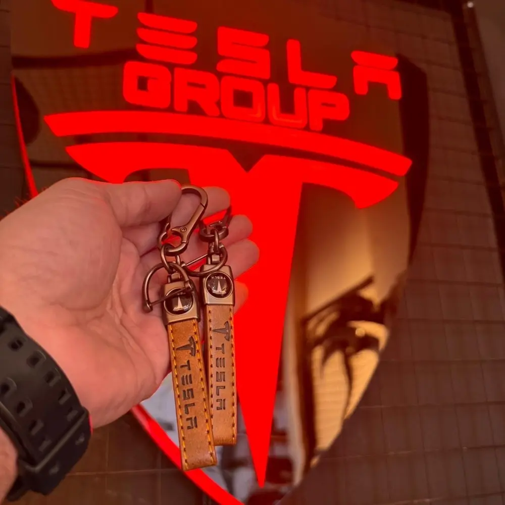 اكسسوارات سيارات تسلا