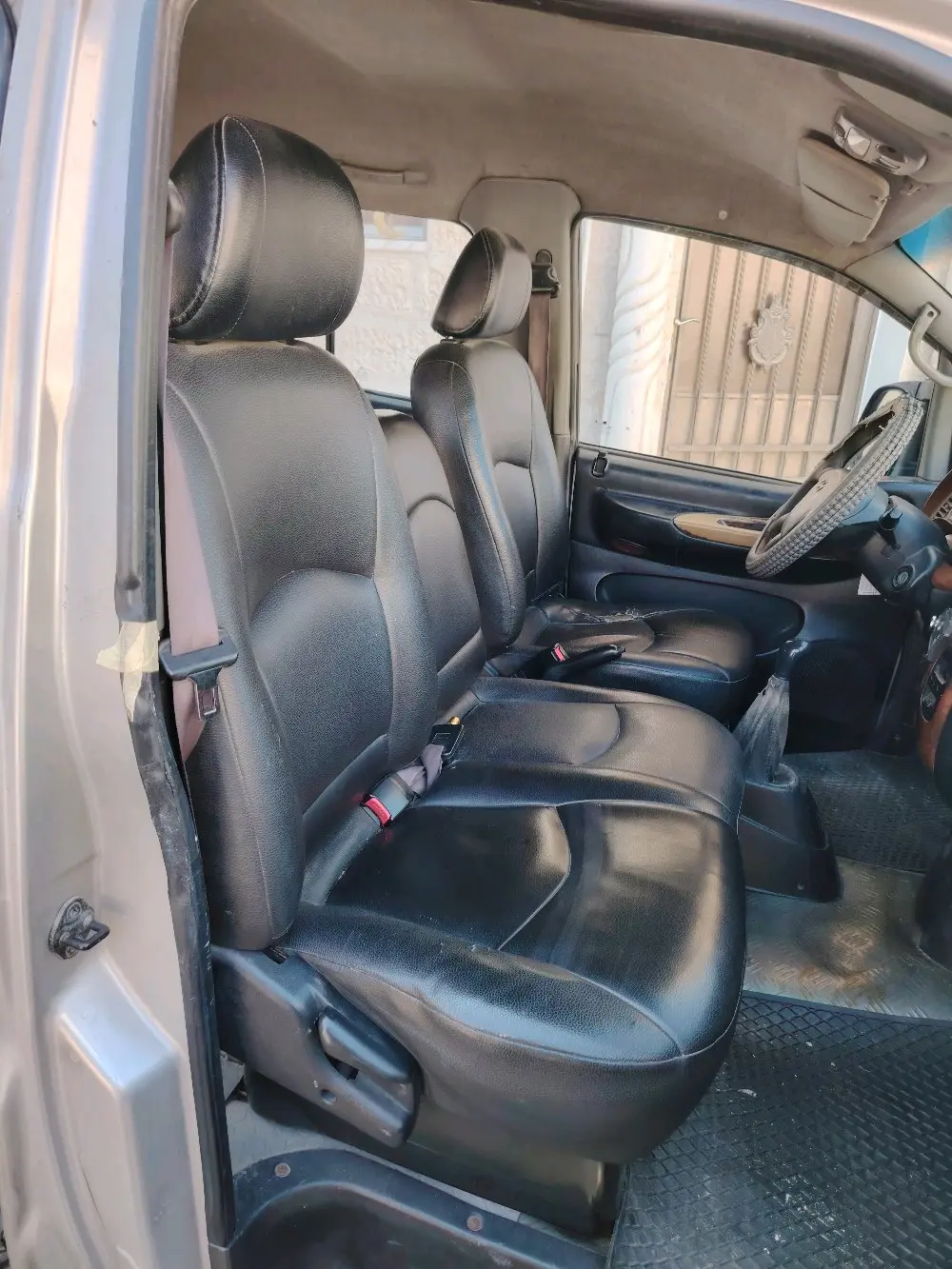 باص ستاركس للبيع موديل 2003