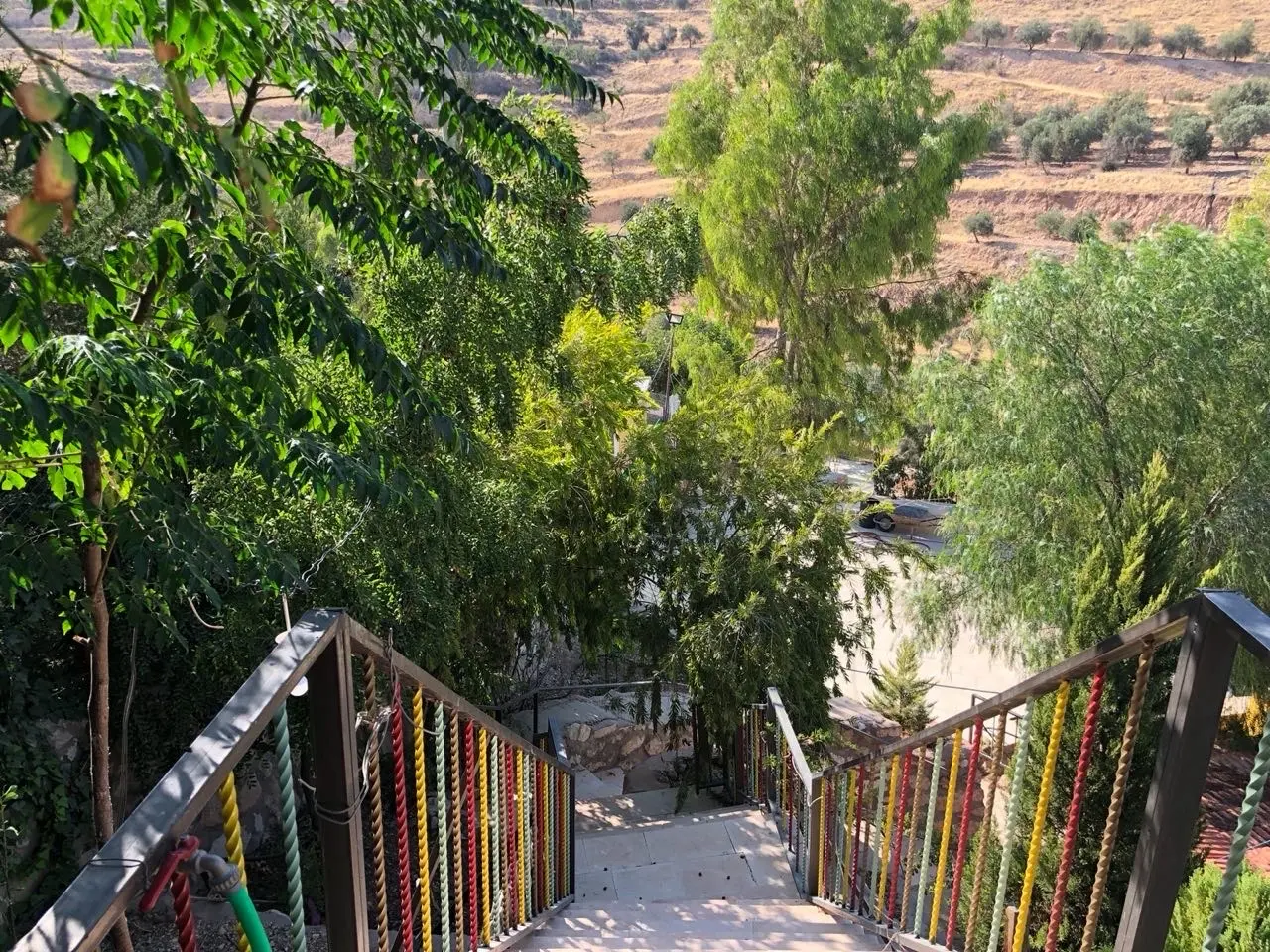 مزرعه مع فيلا ومسبح في العالوك للبيع