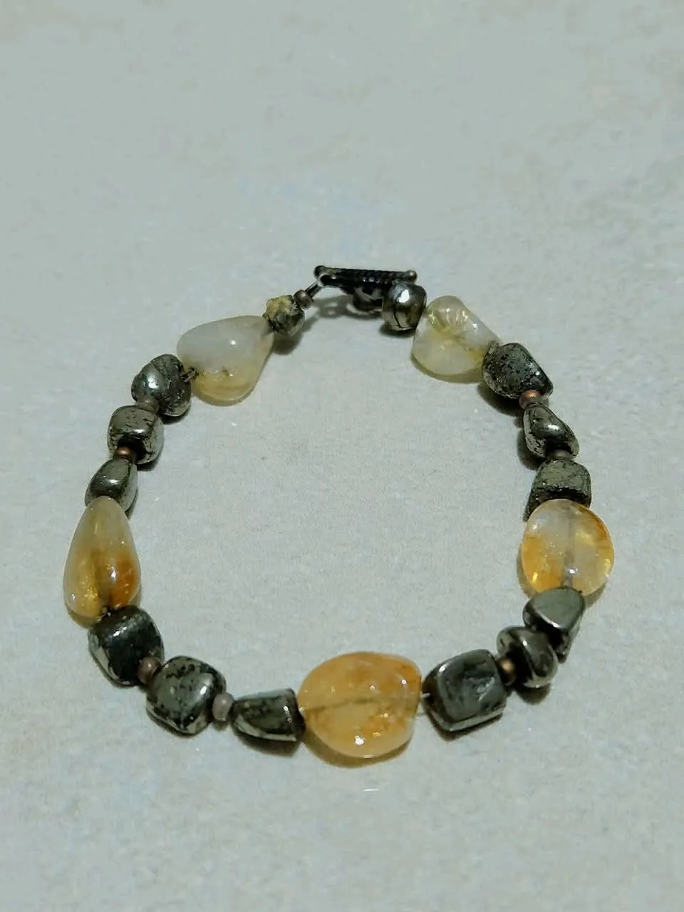 سوار  من السترين الطبيعي والبيريت