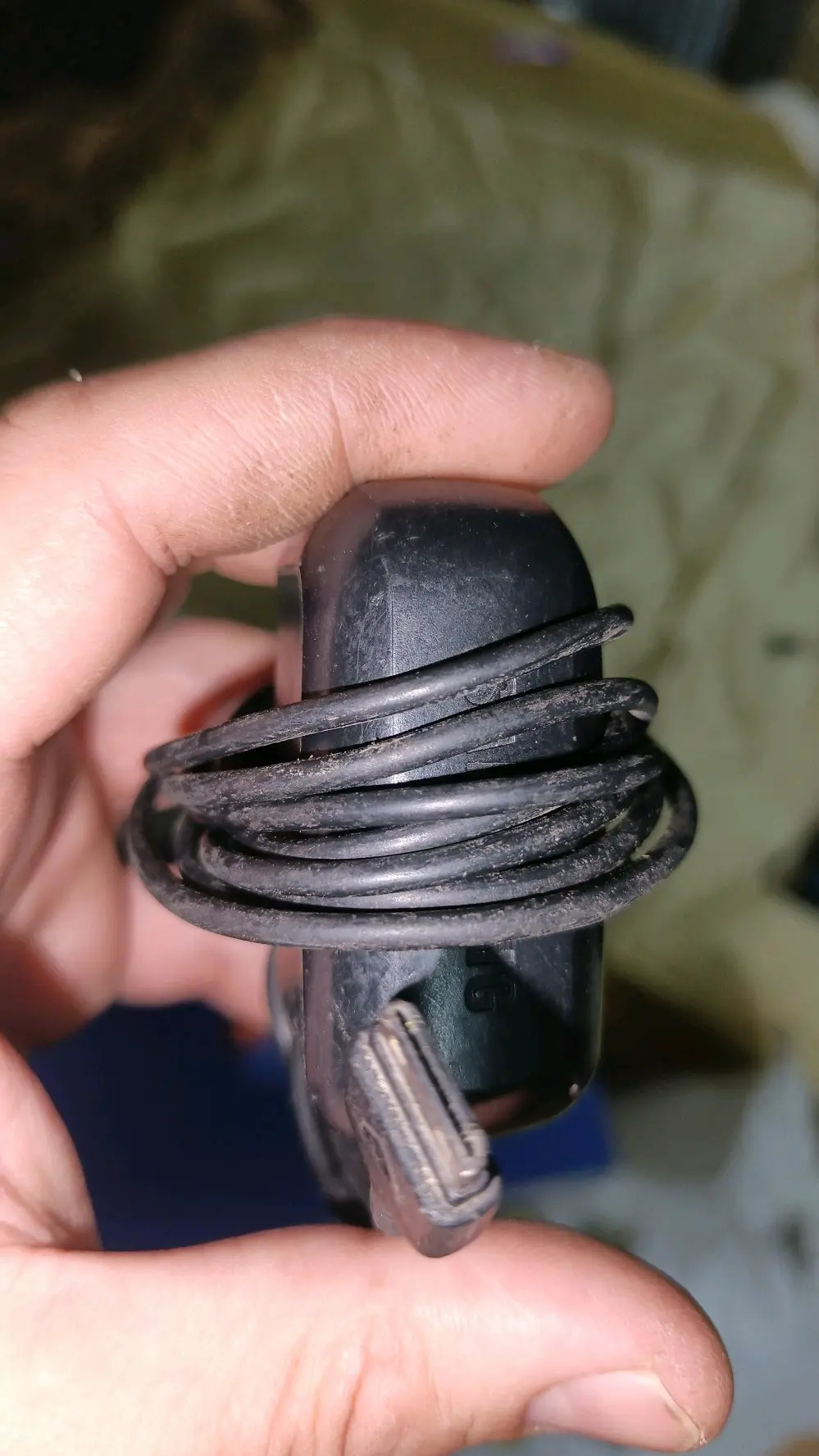 كيبلات و محولات و شواحن  للبيع