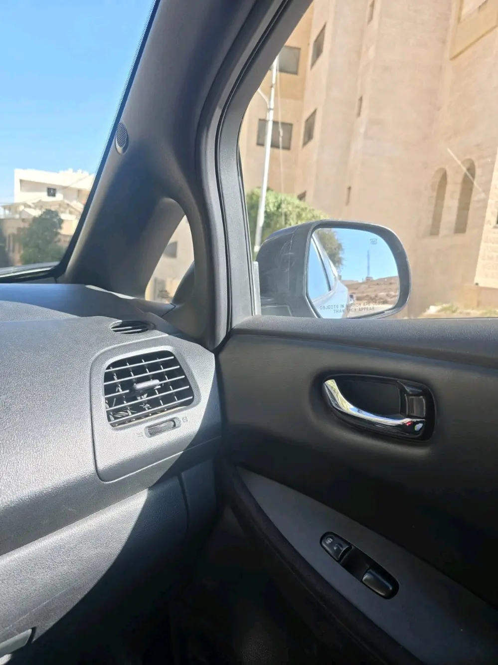نيسان ليف ٢٠١٣ ٨ بار