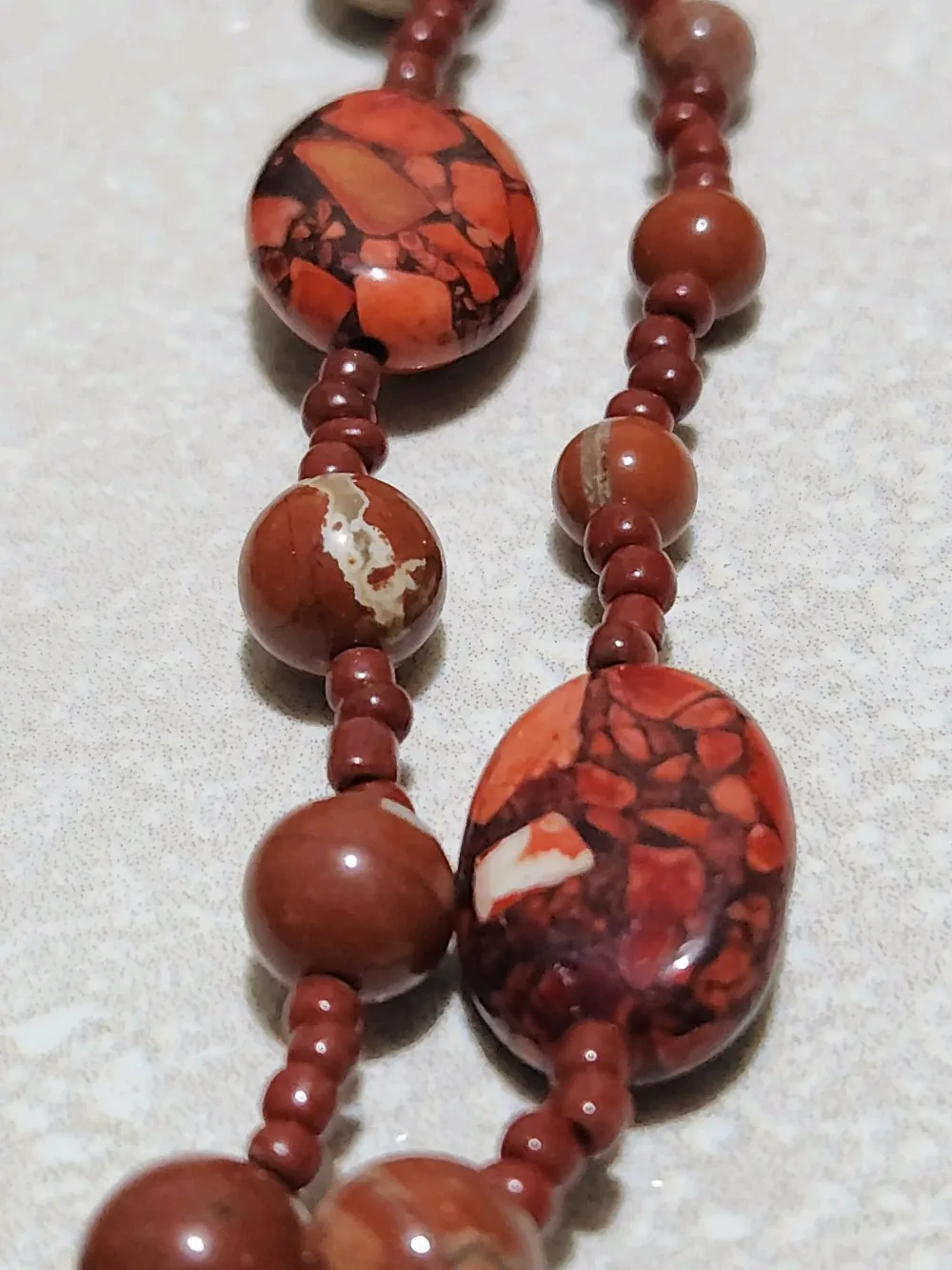 قلادة  طويلة مصنوعة يدويًا