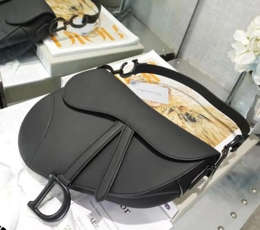 شناتي شانيل وديور كوبي ماستر