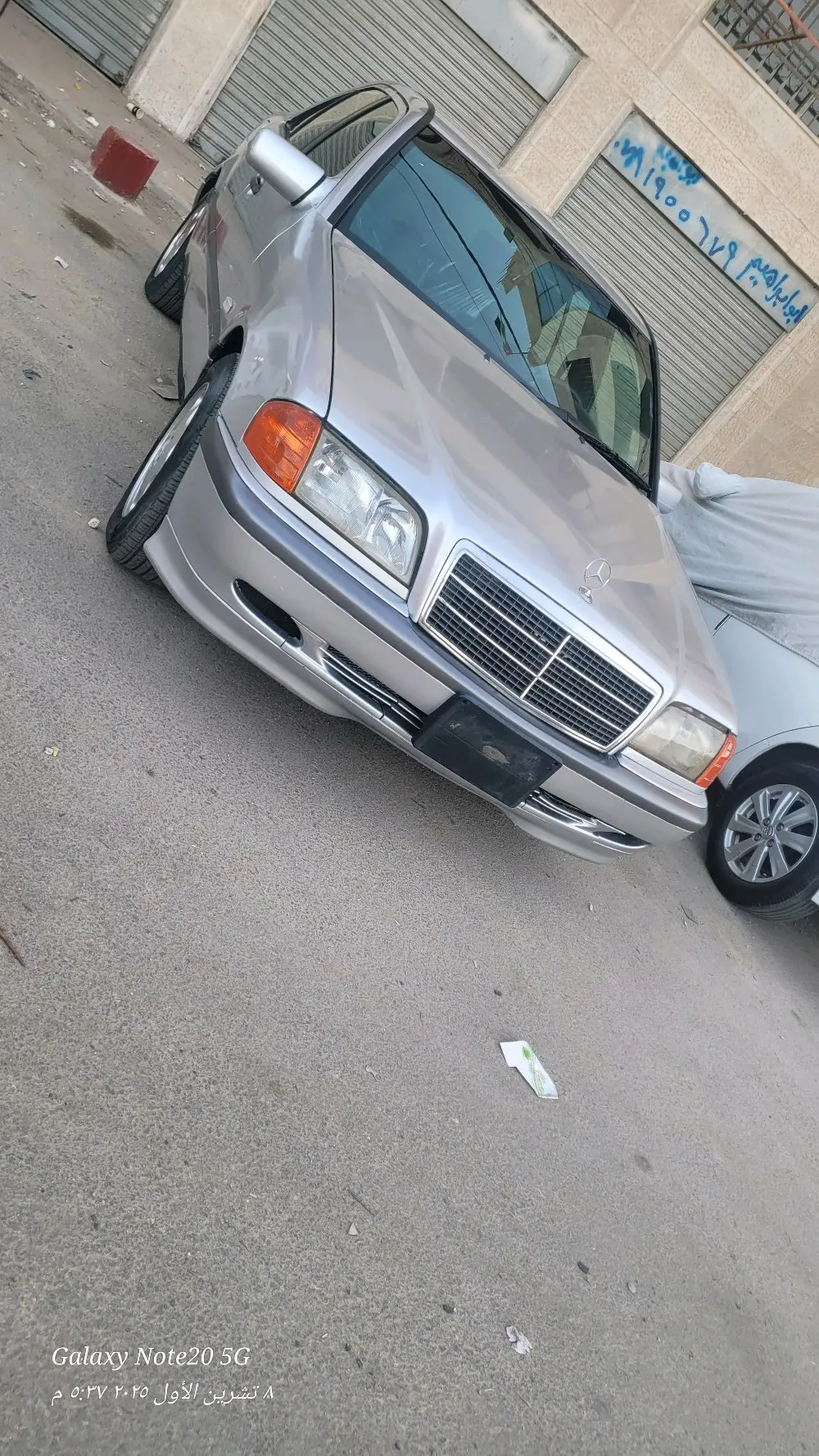 بسم الله الرحمن الرحيمللبيمرسيدس بنز C200 موديل 1997 أصلي لون سلفرماتور 2000cc ا