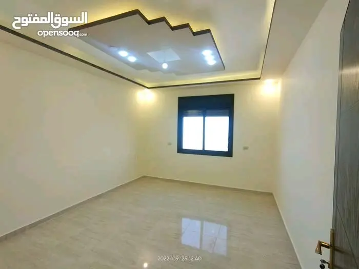 شقة 162 متر مع طاقة شمسية ومطبخ لامينيت عمرها سنتين البيع بسبب السفر