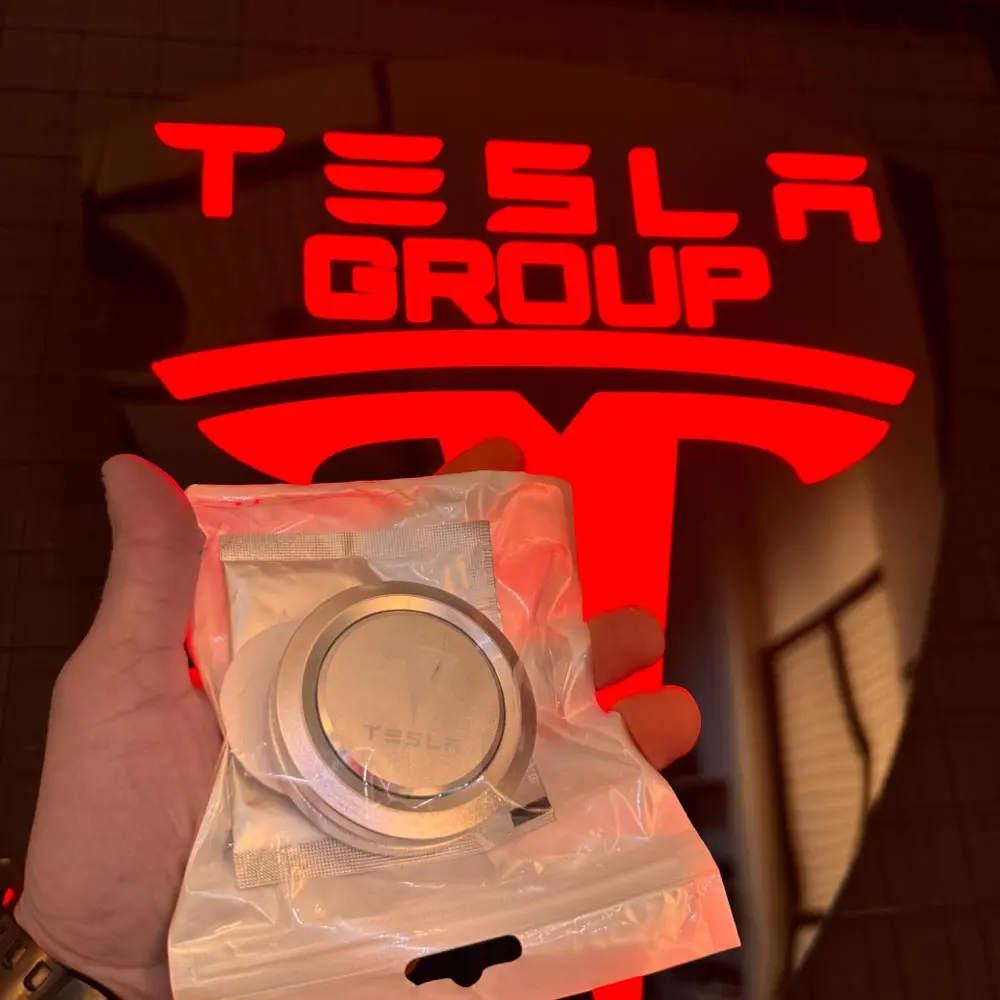 اكسسوارات سيارات تسلا