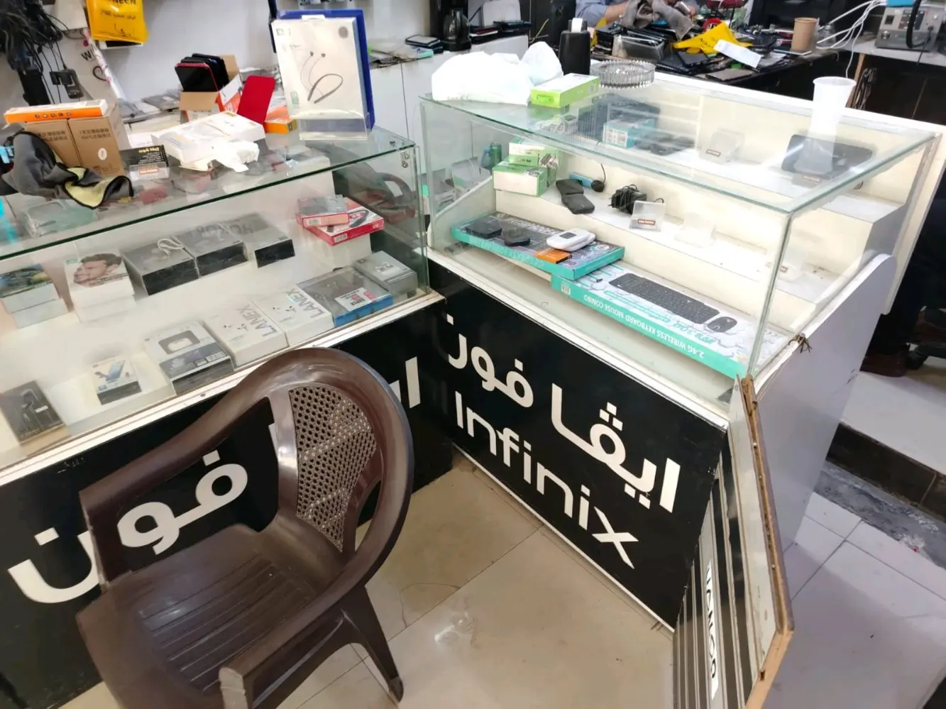 محل موبايلات و صيانة للبيع بسعر مغري