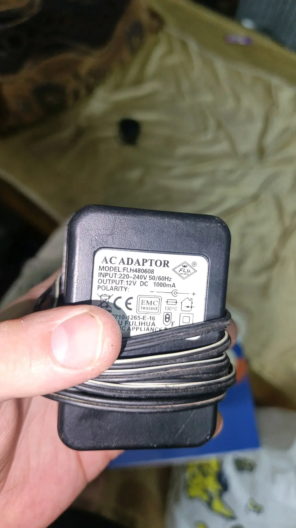 كيبلات و محولات و شواحن  للبيع