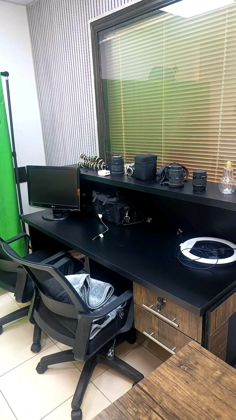 مكتب كامل متكامل للبيع مع المعدات