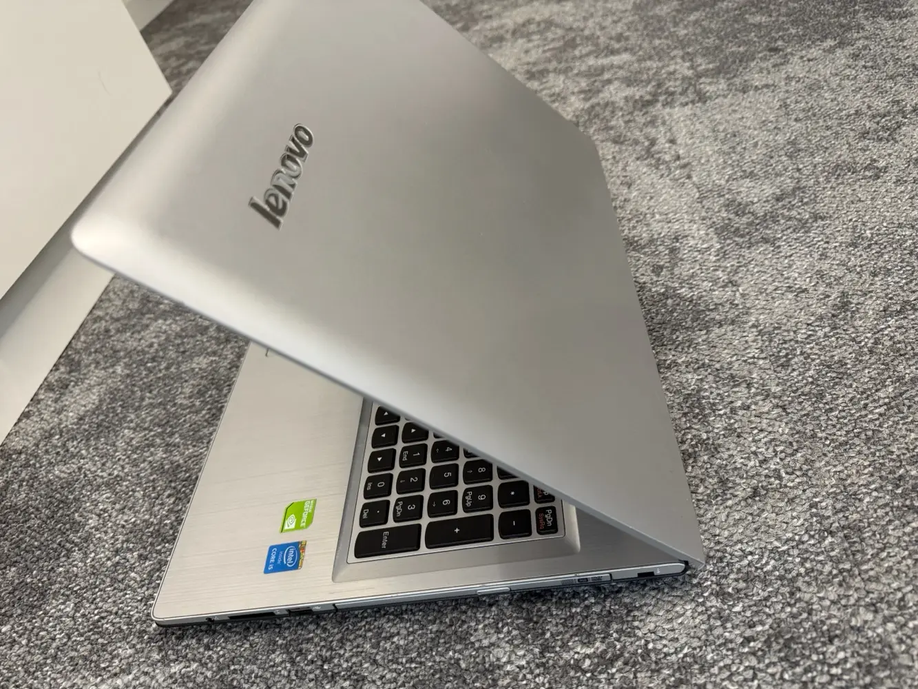 Laptop Lenovo لاب توب