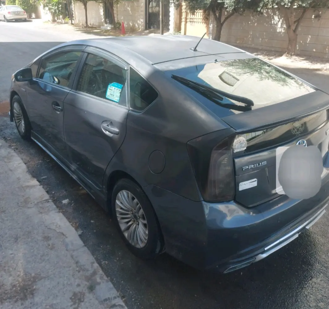 تويوتا بريوس للبيع