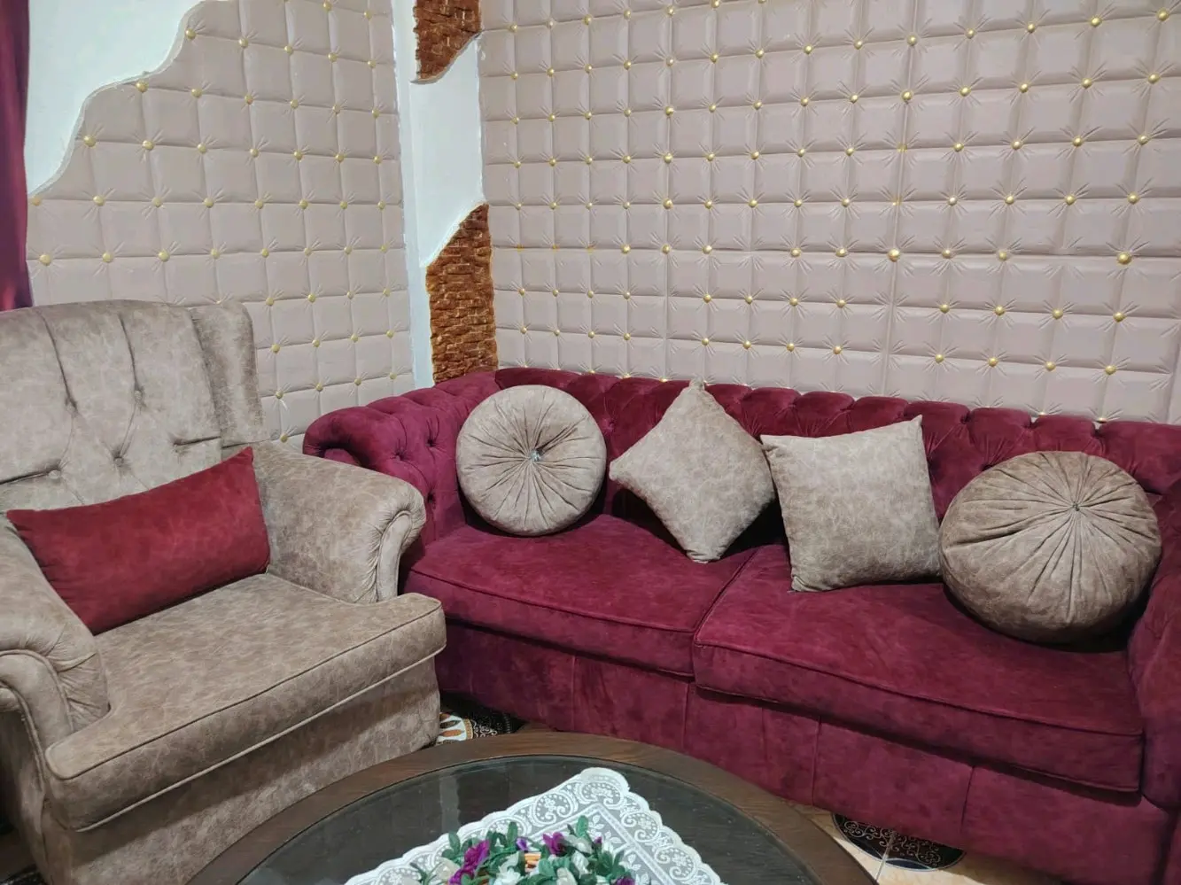 طقم كنب نوعية فاخرة وخشب ثقيل استخدام بسيط