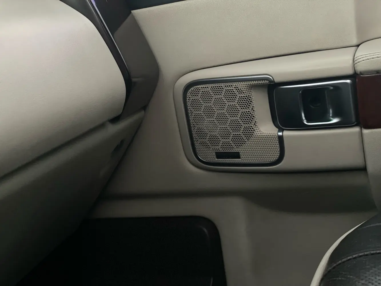 ‏Range rover vouge 2010 supercharger ‏ ‎‏كاش او بدل ع بكب ديز