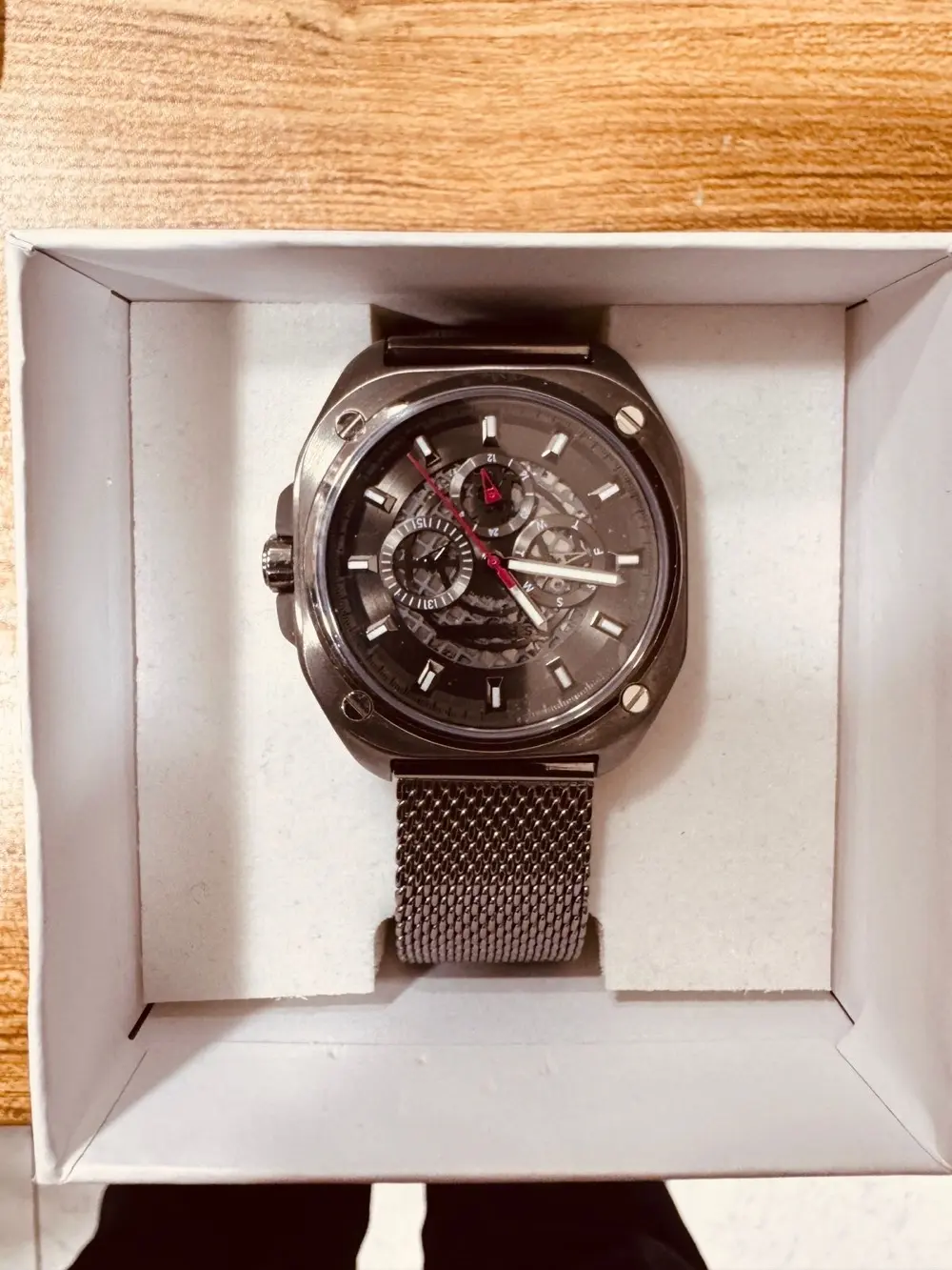 مجموعة ساعات جديده مجلتن اصلي مكفول