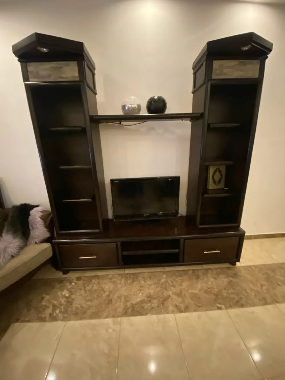 اثاث غرفة ضيوف كاملة بحالة ممتازة