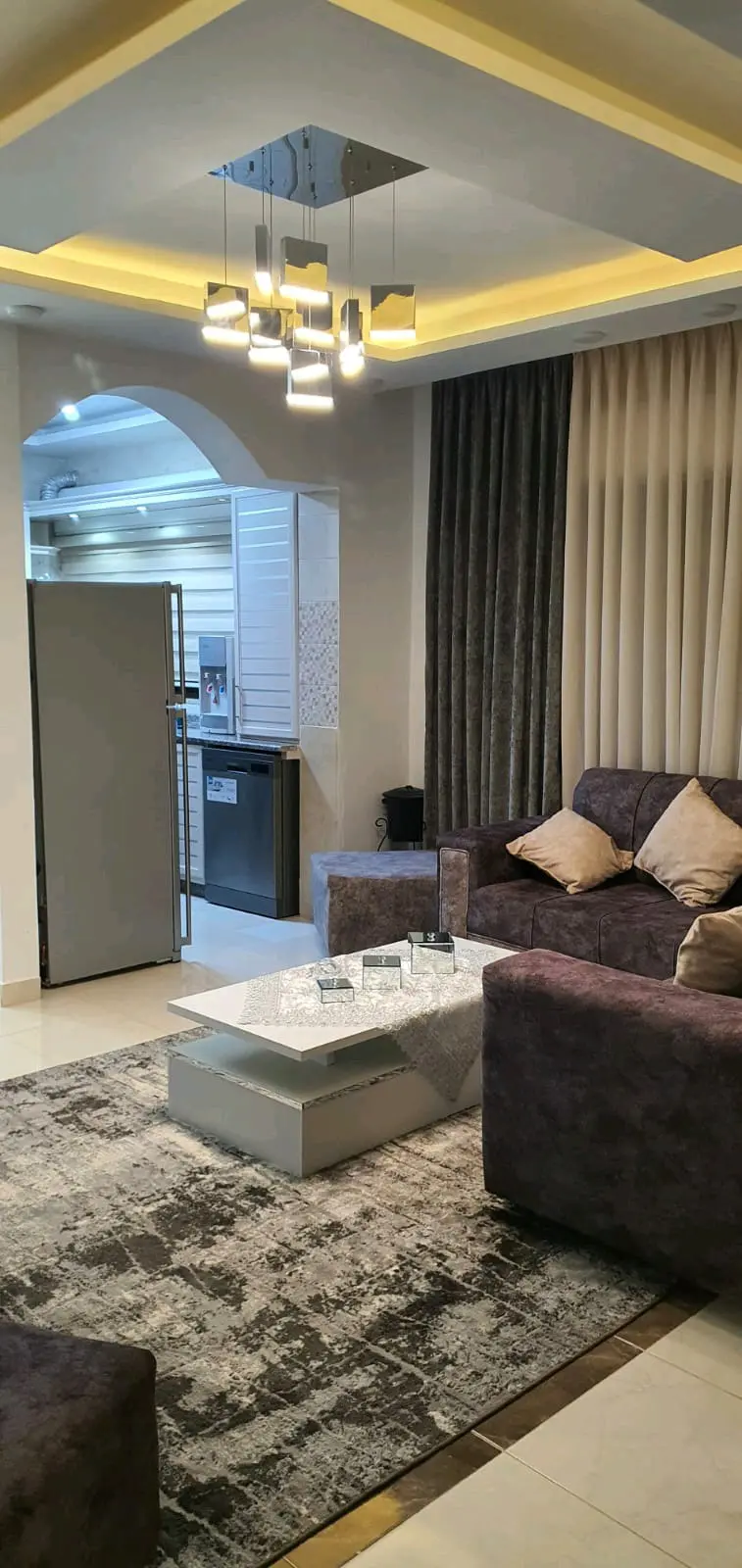 شقة سوبر ديلوكس بناء حديث ، نادي السباق شيك المطار