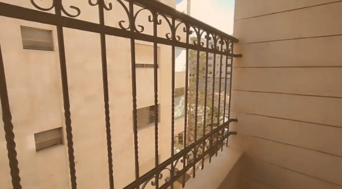 شقة مميزة للبيع في جبل الزهور