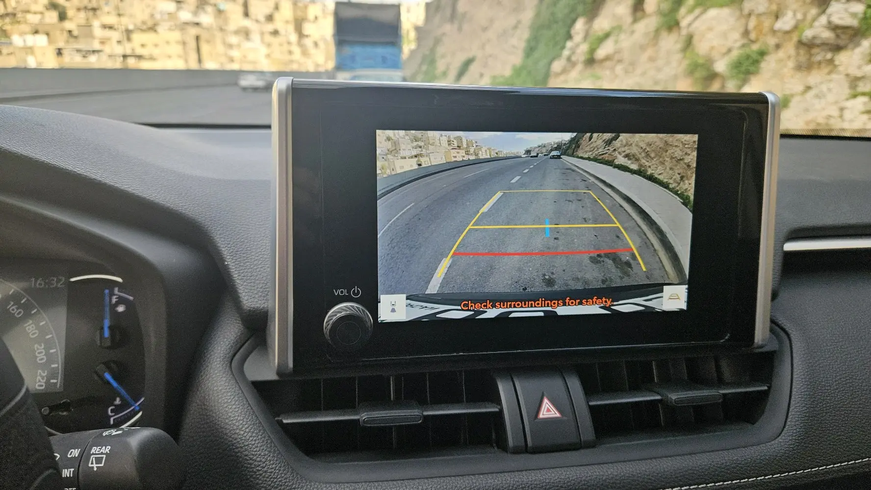 تويوتا راف 4 موديل 2024 LE   4*4 بحالة الوكاله