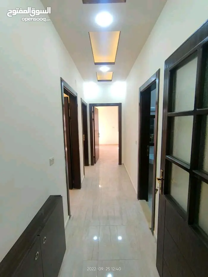 شقة 162 متر مع طاقة شمسية ومطبخ لامينيت عمرها سنتين البيع بسبب السفر