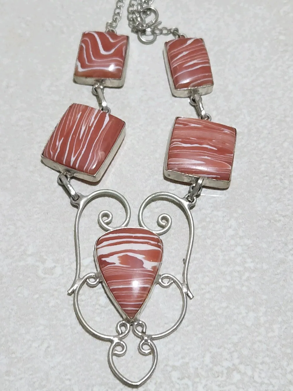 القلادة الفريدة