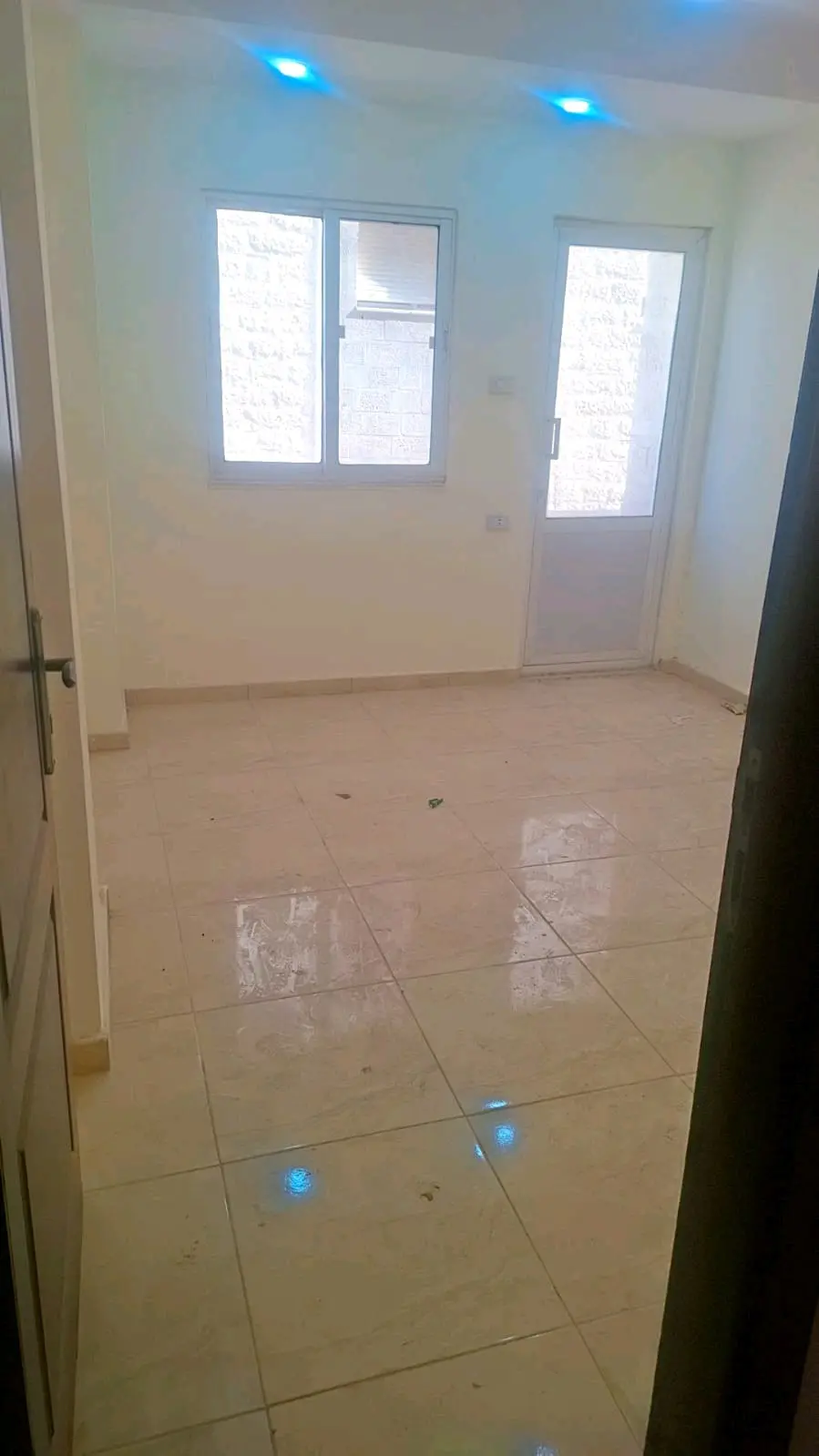 شقه للبيع كاش او بالتقسيط جديده غير مسكونه