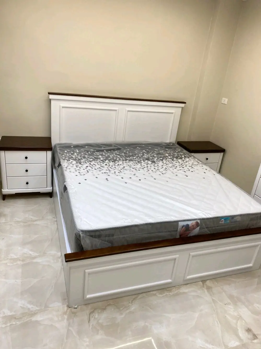 مستعدون لتفصيل وتصميم غرف النوم وأطقم الكنب