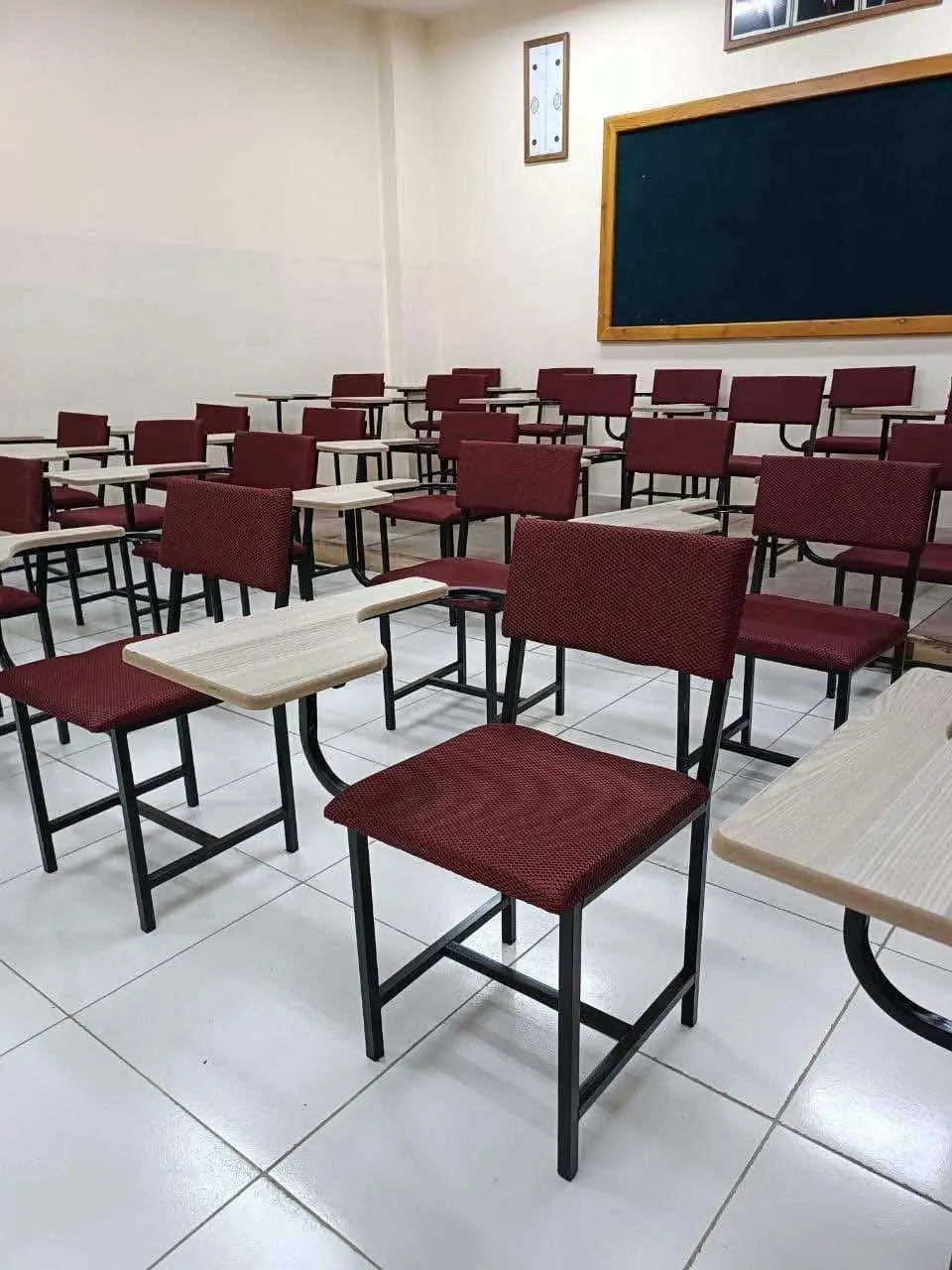 طاولة اطفال كدني عطم فايبر رحلين حديد بتوسع 8 كراسي عظم