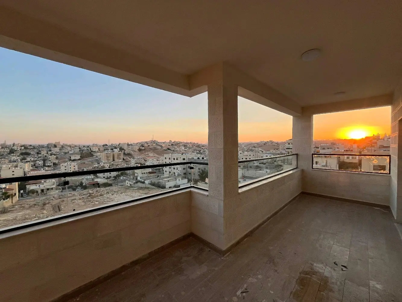 زجاج سيكوريت 10 ميلي  شورات واجهات زجاجية