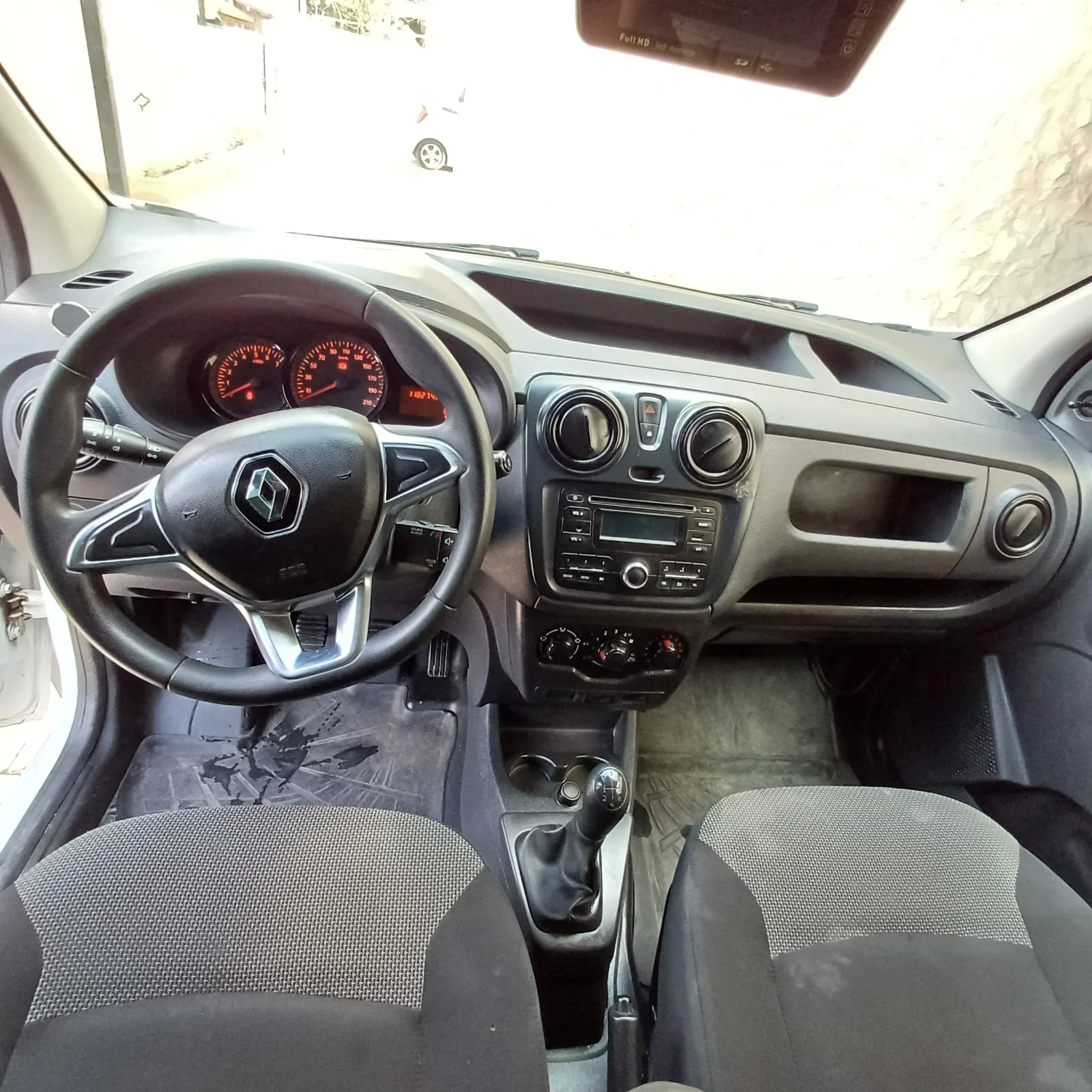 رينو دوكر 2022