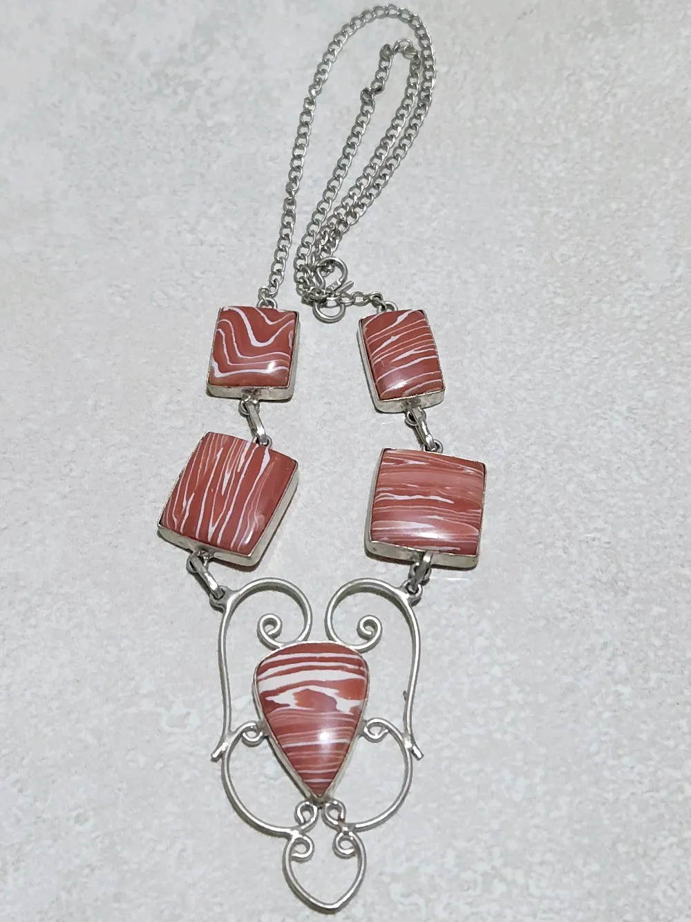 القلادة الفريدة