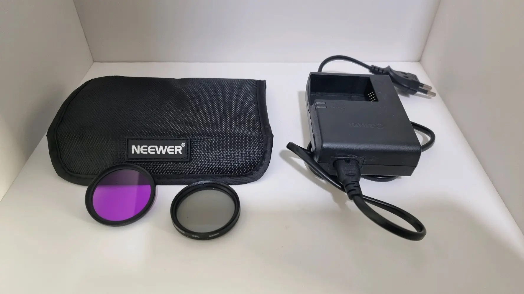 كاميرا كانون R10