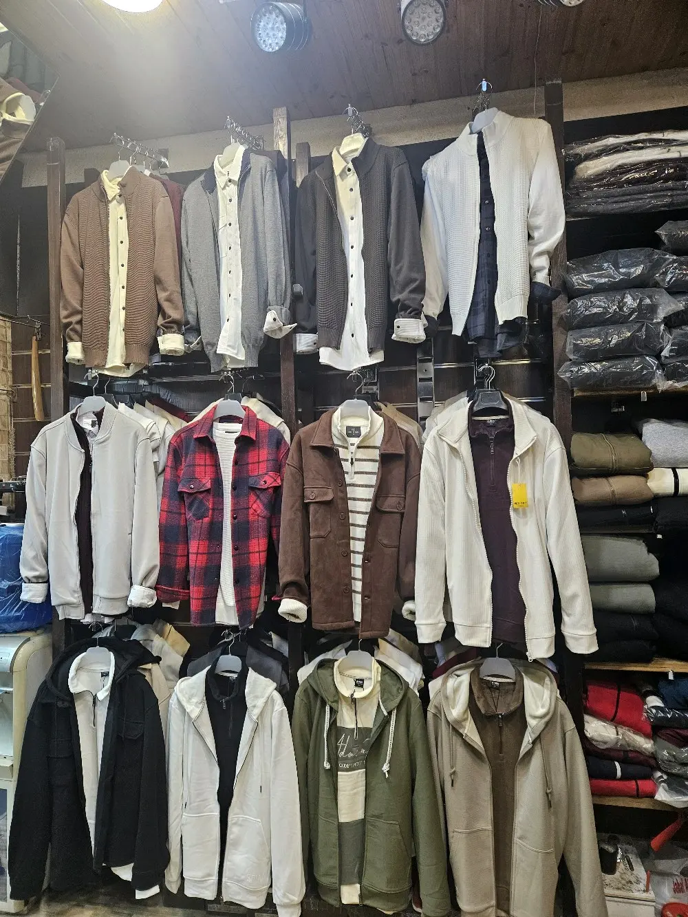 محل ملابس / نوڨيتيه للبيع