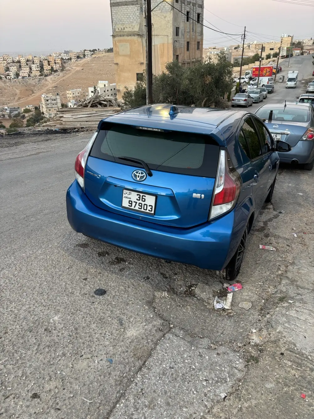 تويوتا بريوس سي للبيع