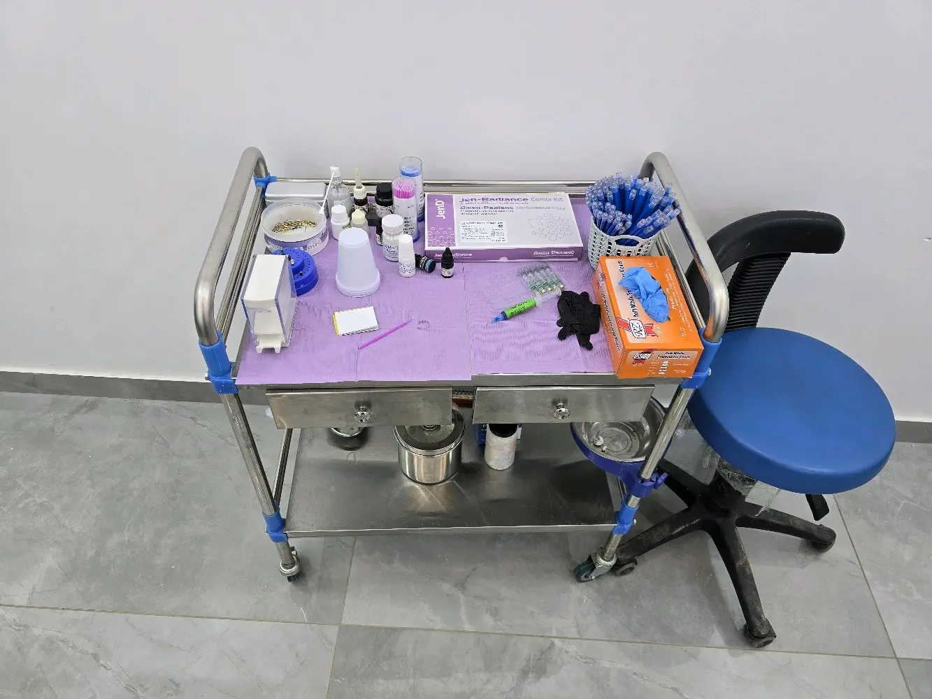 كرسي أسنان وأدوات عيادة أسنان وطب عام للبيع