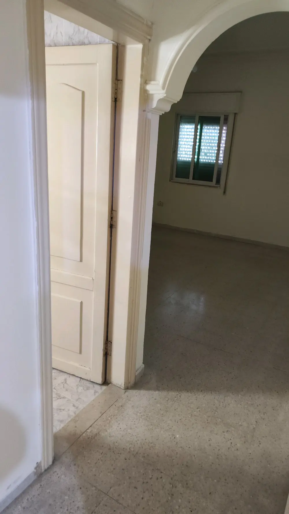 شقه سكنيه للأيجار الربعي في البتراوي خلف الاكاديميه الامريكيه