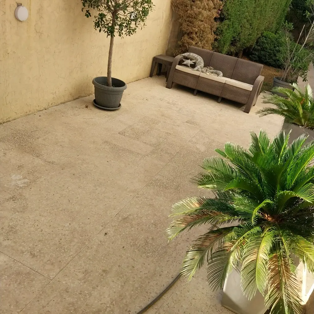 شقه ارضيه للبيع في الرونق