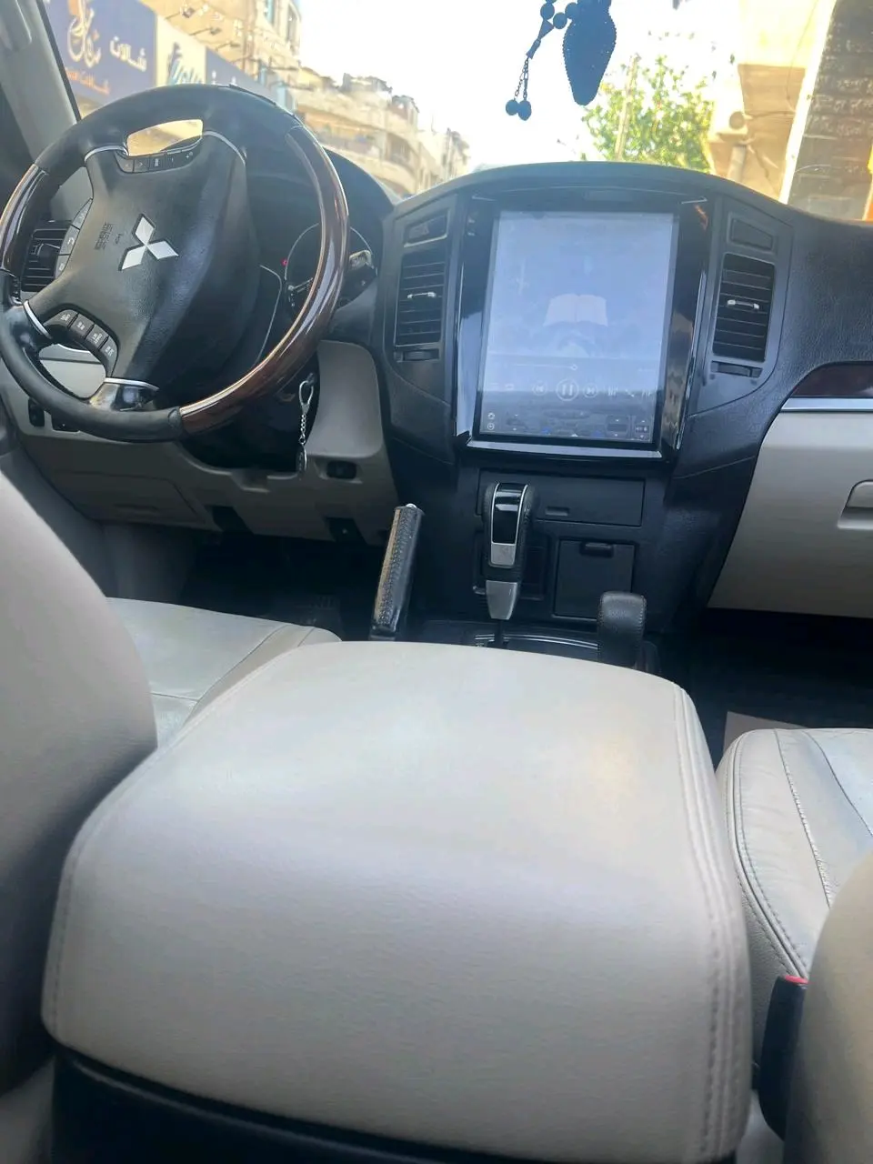 للبيع ميتسوبيشي باجيرو موديل 2011 فل كامب وفحص كامل